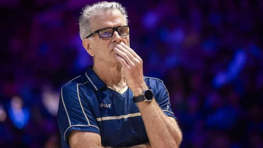 Técnico Bernardinho admite preocupação com desgaste físico.