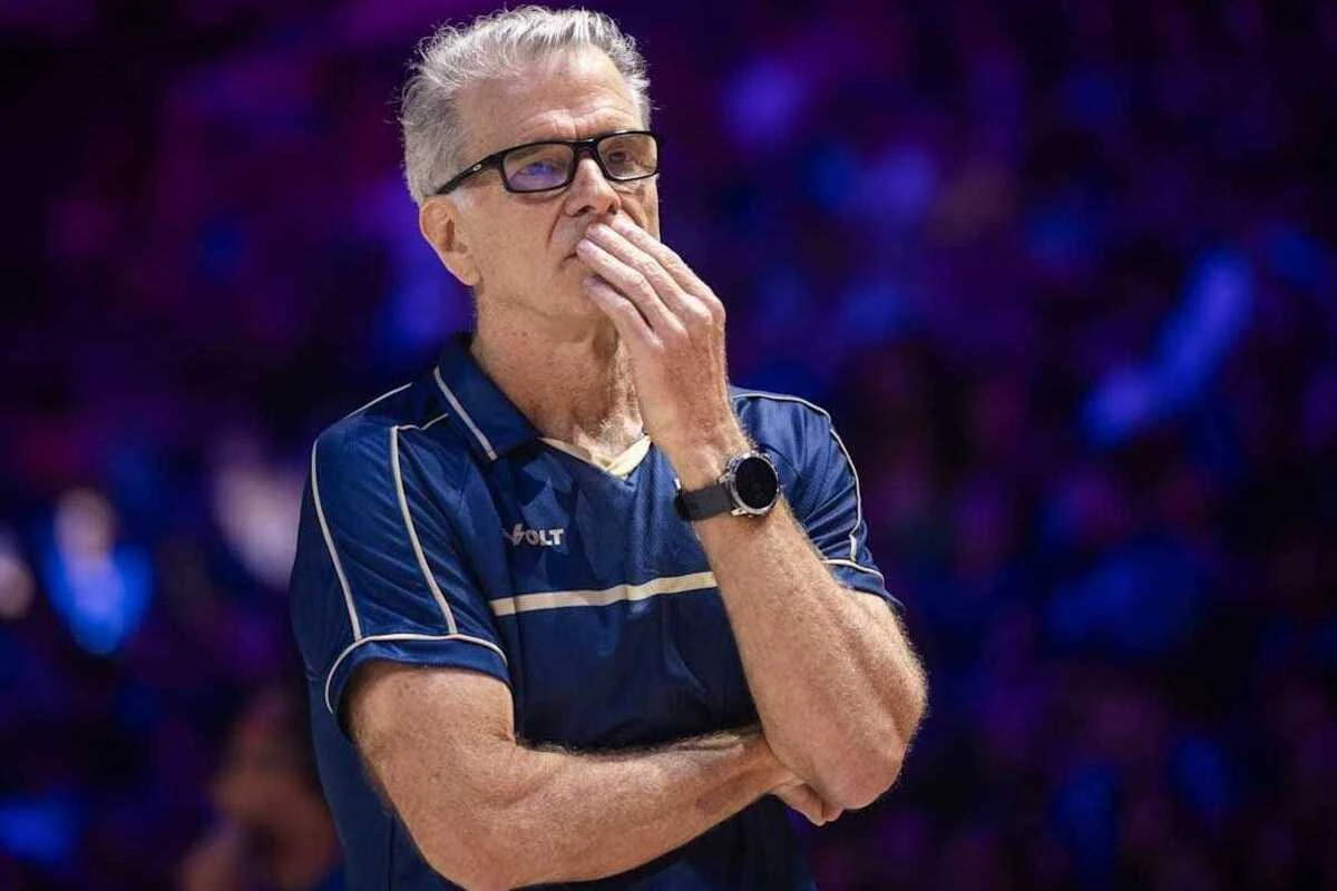 Técnico Bernardinho admite preocupação com desgaste físico.