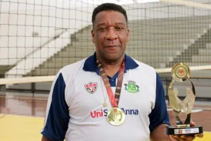 Paulão Telha foi técnico de Chizoba