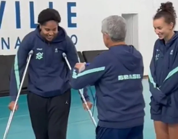 Ana Cristina reencontra a Seleção e ganha medalha da VNL