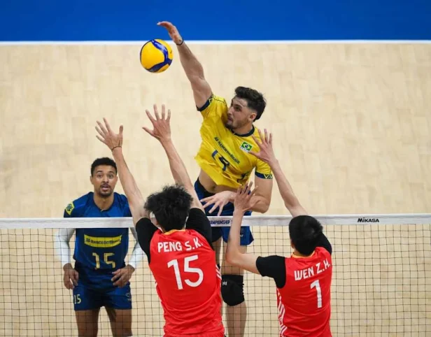 Brasil começa mal, mas vira sobre a China e estreia com vitória no Mundial