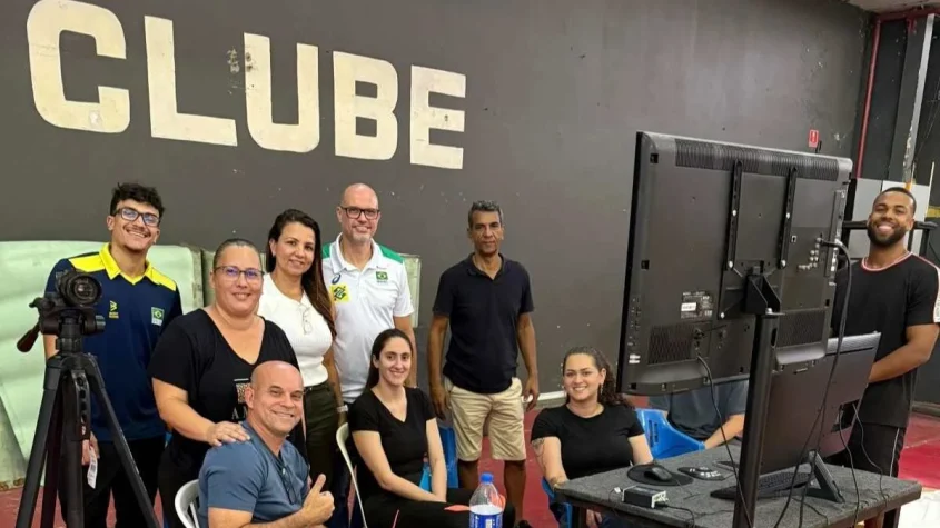 Profissionais que atuam na Superliga durante a capacitação no Rio de Janeiro