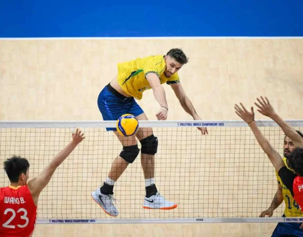 Destaque da estreia no Mundial de Vôlei, Arthur Bento sofre com problema na coxa