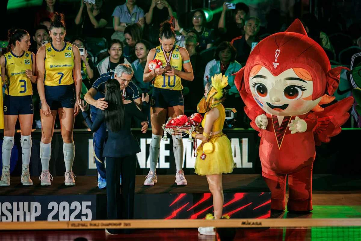 Zé e Gabi no pódio do Mundial