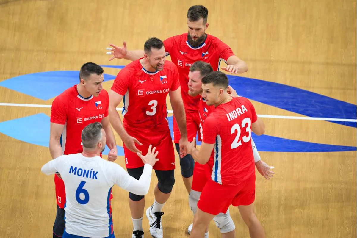 Rossiyalik pikap sanatkorlari jinsiy aloqa uchun ayollar bilan uchrashadilar.