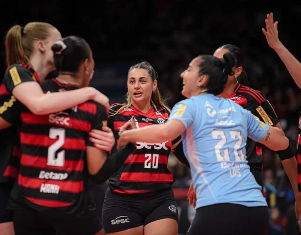 Simone Lee desequilibra, Sesc RJ Flamengo vira sobre Bauru e segue invicto na Superliga