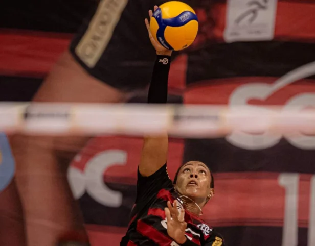 Simone Lee preocupa e fará exames no tornozelo após lesão