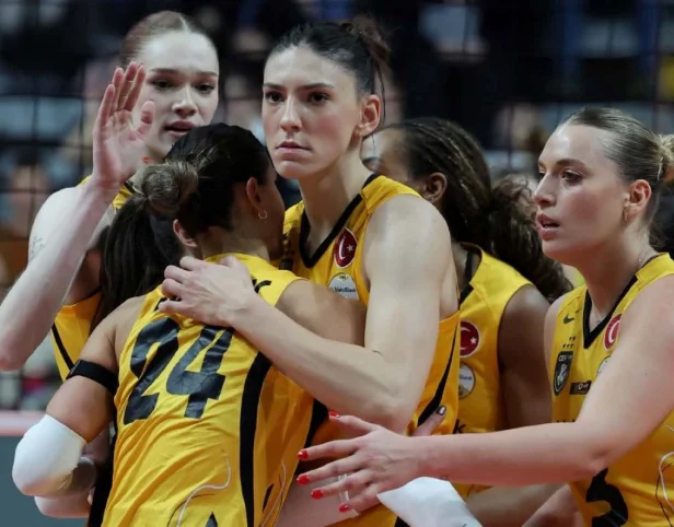 Vakifbank vira sobre um confuso Fener e conquista o Turco