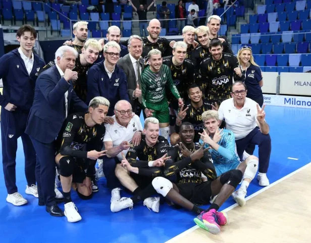 Verona vence de virada após entrada decisiva de Darlan