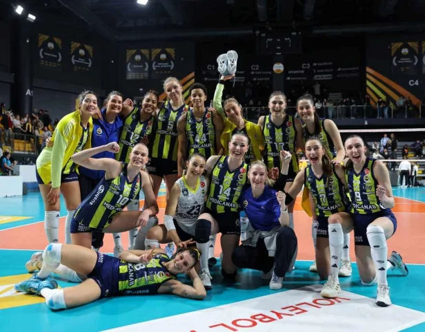Fenerbahce empata final, mas falta de tempo para Aninha é difícil de entender
