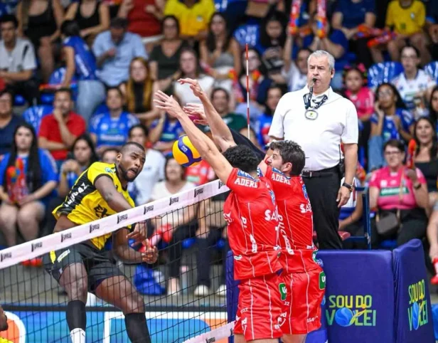 Vôlei Renata, de virada, vence o Praia na semi da Superliga