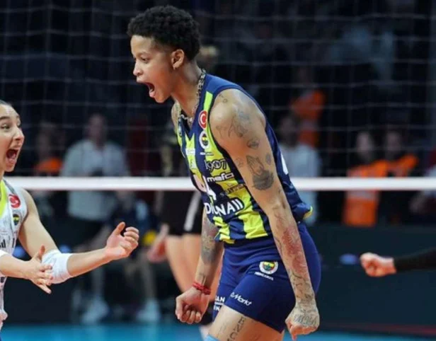 Fenerbahce, em jogo com susto de Aninha, empata final turca