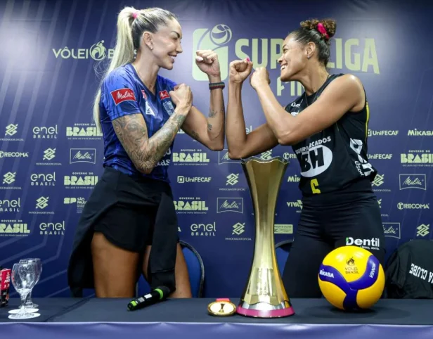 Thaisa e Adenízia: bom humor das amigas antes da decisão