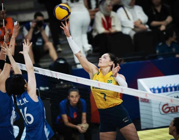 Luzia tranca a rede, Brasil vence a China e segue líder invicto na VNL