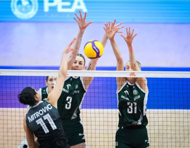 Canadá vence a Polônia e fica mais perto da fase final