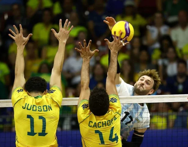 Brasil reage, vira clássico com a Argentina e segue invicto