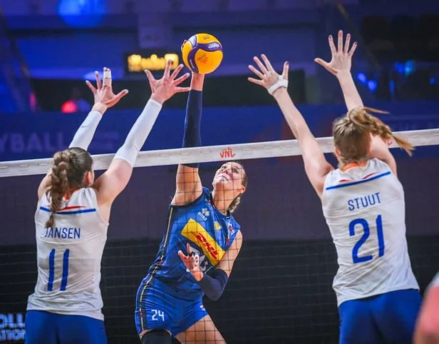VNL: Itália atropela a Holanda espera por Brasil ou Japão na semi