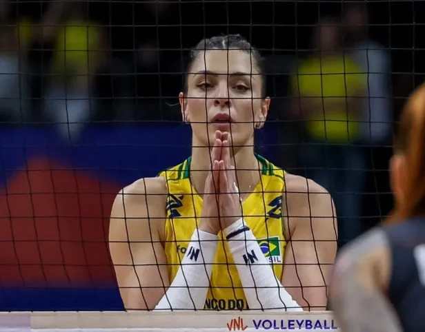 Rosamaria sente o joelho e vira preocupação na Seleção