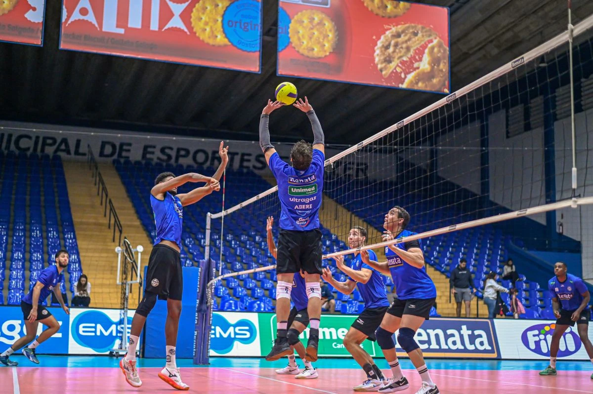 V&ocirc;lei Renata