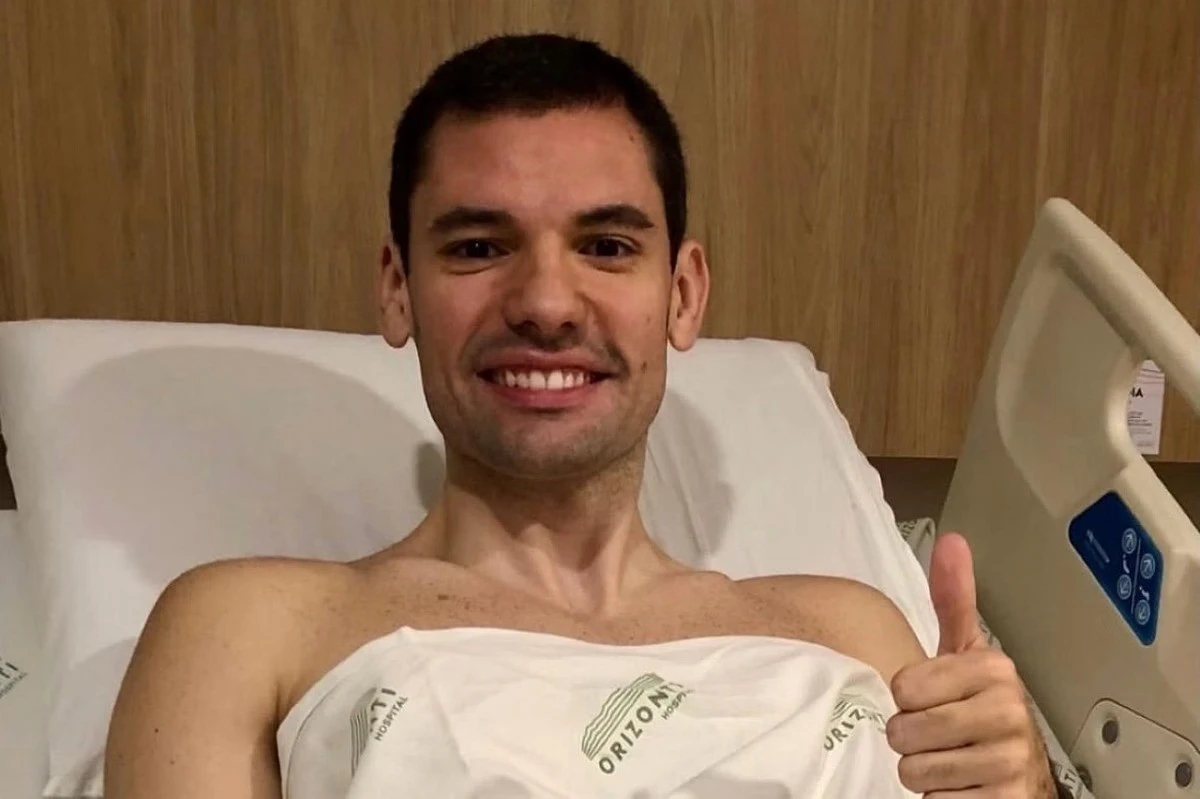 Gustavo, do Sada Cruzeiro, em mesa de cirurgia