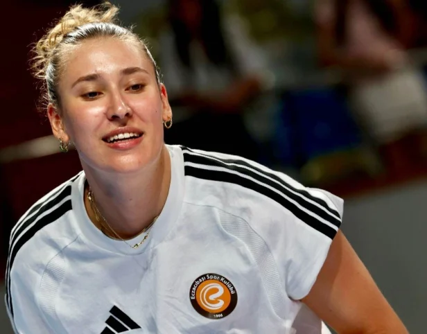 Antropova lidera Eczacibasi em vitória sobre o Aras