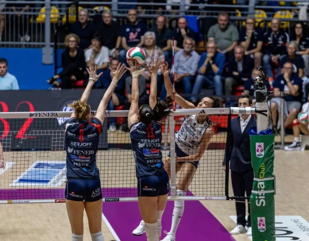 Conegliano não dá chances ao Chieri. Gabi é a MVP